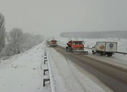 Как расчищают снег на дорогах Харьковщины