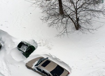 Харьковчан просят не оставлять машины на внутриквартальных дорогах