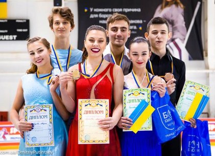 Харьковские фигуристы Дарья Попова и Владимир Беликов выиграли чемпионат Украины
