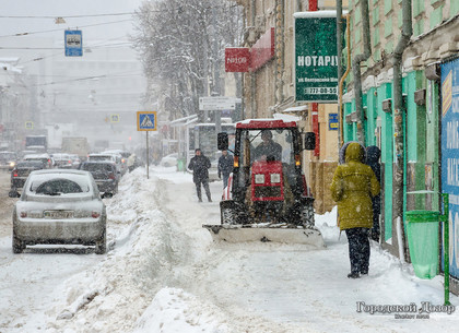 Как убирают снег на улицах Харькова