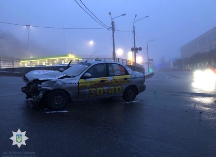 В центре Харькова такси попало в ДТП (ФОТО)