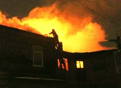 В Харькове горящего дома эвакуировали 22 человека
