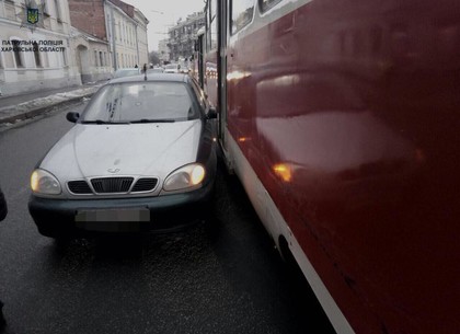 Резвый «запорожец» остановил трамваи на Московском проспекте