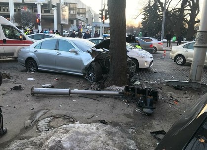 Авария в центре Харькова: два человека в больнице