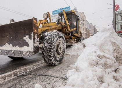 Снег на улицах города расчищают в круглосуточном режиме