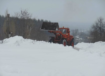 Дорога на Великий Бурлук закрыта из-за снега