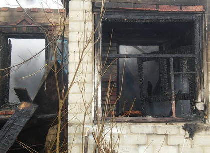 Под Харьковом сгорел дом: есть пострадавший