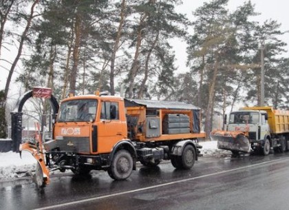 В Харькове продолжается борьба со снегом