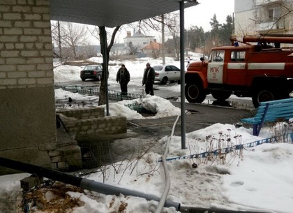 Под Харьковом пожарная команда оказала помощь по откачке воды из подвалов многоэтажного жилого дома