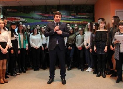 Анатолий Бабичев поздравил победителей интеллектуальных ученических соревнований