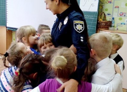 В харьковских школах стартует проект «Школьный офицер полиции»