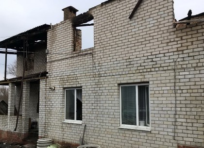 На Харьковщине спасатели потушили пожар в двухэтажном доме