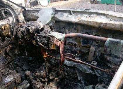 Под Харьковом общественному активисту сожгли автомобиль (ФОТО)
