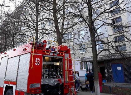 Во время пожара в 9-этажке пожарные эвакуировали 31 жителя дома (ФОТО)