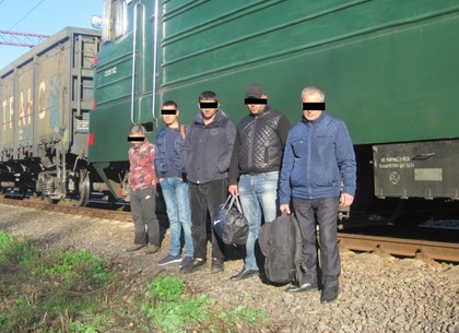 На Харьковщине группа нелегалов пыталась попасть в Россию на грузовом поезде