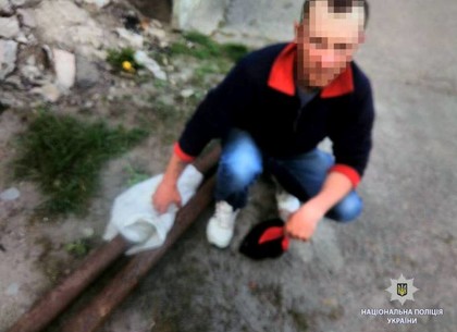 На Харьковщине полицейские задержали мужчину за кражу металлических труб (ФОТО)
