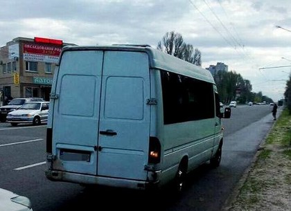 Иностранец без прав возил на «левом» автобусе пассажиров с рынка «Барабашово»