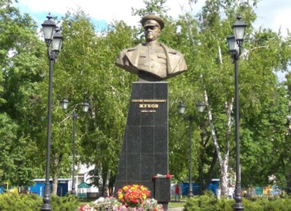 Памятник Жукову в Харькове восстановлен, – Геннадий Кернес