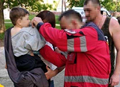 На Харьковщине четырехлетний мальчик провалился в люк