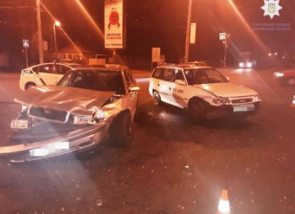 На перекрестке Льва Ландау Octavia столкнулась с Opel, есть пострадавшие
