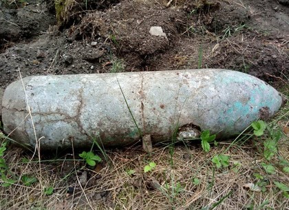 На Харьковщине пиротехники обезвредили 11 немецких авиационных бомб времен минувшей войны (ФОТО)
