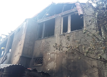 Растопили баню – сожгли два дома: пожар в дачном кооперативе под Харьковом (ФОТО)