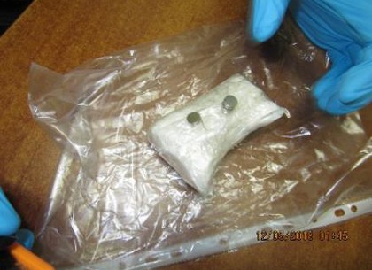 Наркотик на магнитах обнаружили в выезжающем в Россию автобусе
