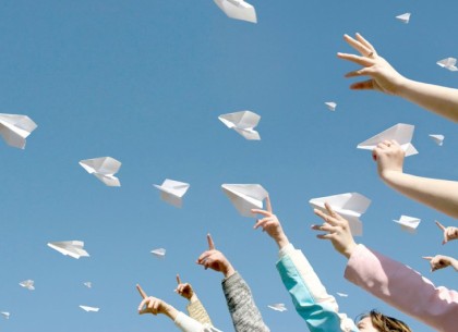 Студенты ХАИ установят рекорд по запуску бумажных самолетиков