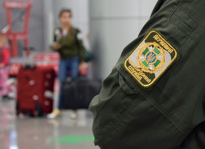 Пятерых иностранцев не выпустили из харьковского аэропорта