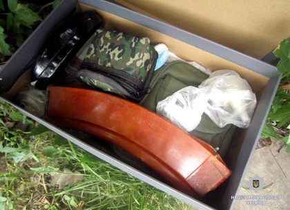 «Сюрприз» на улице Академика Проскуры, полицейские выявили коробку с боеприпасами (ФОТО)