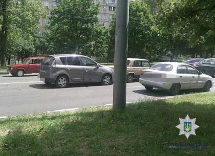 Четыре автомобиля сыграли в паровозик на Алексеевке (ФОТО)