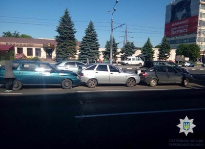 На проспекте Гагарина столкнулись три ВАЗа, пострадавших нет