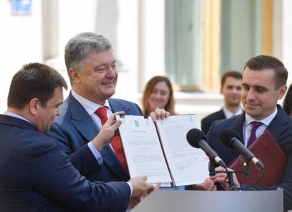 Порошенко подписал Закон «О дипломатической службе»: Государство нуждается в эффективной дипломатической службе