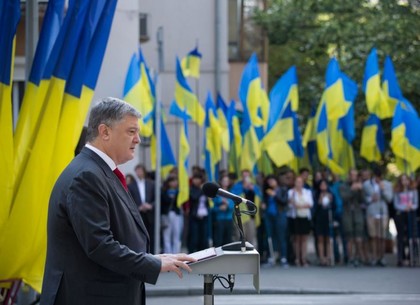 Президент предлагает изменения в Конституцию, которые закрепят направление движения Украины к членству в ЕС и НАТО