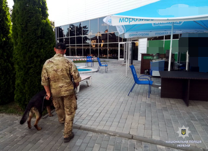 В Харькове ищут взрывчатку в 15 бизнес-центрах, компьютерных магазинах и спортклубах (ФОТО)