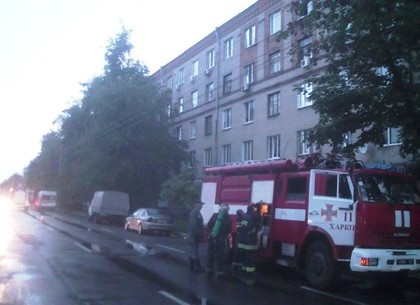 Пожар на ХТЗ: из многоэтажки спасены 24 человека, еще 85 эвакуированы (ВИДЕО, ФОТО)