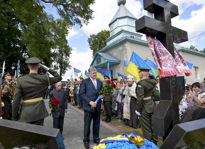 Президент почтил память жертв Волынской трагедии