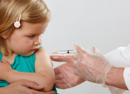 Соцопрос: каждый пятый украинец выступает против вакцинации детей