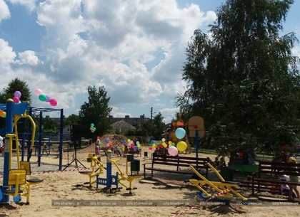 По улице Овражной открыли новую и современную детскую площадку