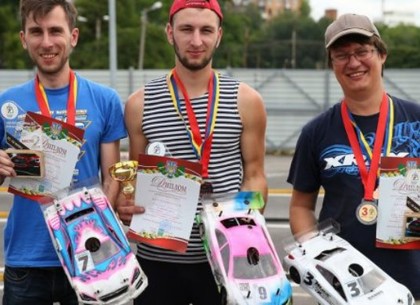 На соревнования по автомодельному спорту в Харьков съехались спортсмены со всей Украины