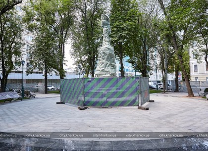 Возле открывающегося памятника Гурченко запретят парковку транспорта