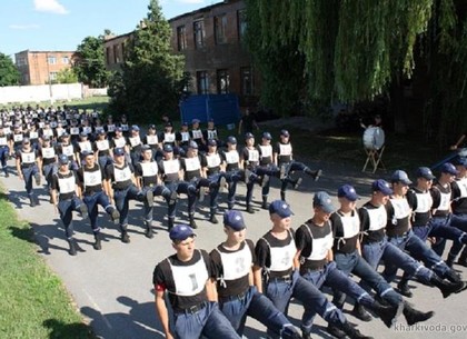 Харьковские спасатели готовятся к главному параду страны: шагают по шесть часов в день (ФОТО)