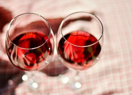 Красное вино предотвращает развитие рака – ученые
