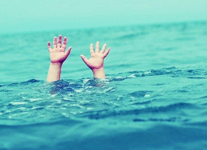 В домашнем бассейне утонули две девочки