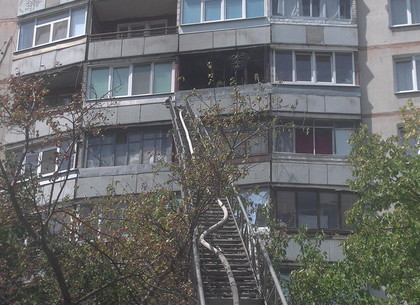 Пожар на Алексеевке: жильцов верхних этажей спасали из дымовой ловушки (ВИДЕО, ФОТО)