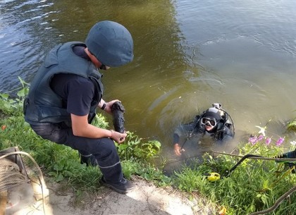 Со дна Северского Донца водолазы подняли взрывоопасные предметы (ФОТО)