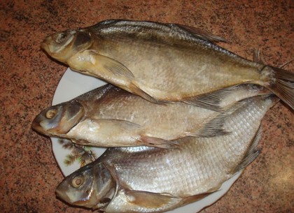 Заражение ботулизмом в Мерефе: правоохранители вычисляют производителя рыбы
