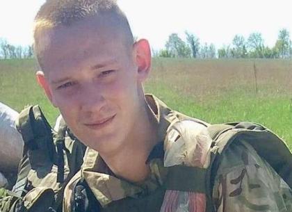 В сети появились фото погибшего солдата ВСУ и его возможных убийц