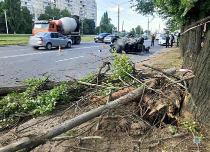 Серьезное ДТП на Салтовке: Skoda совершила тройное столкновение, водитель в больнице (ФОТО)