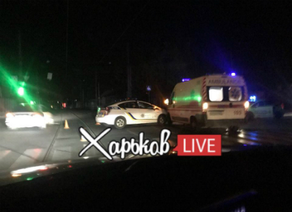 Этой ночью в Харькове столкнулись автомобиль патрульных и скорая